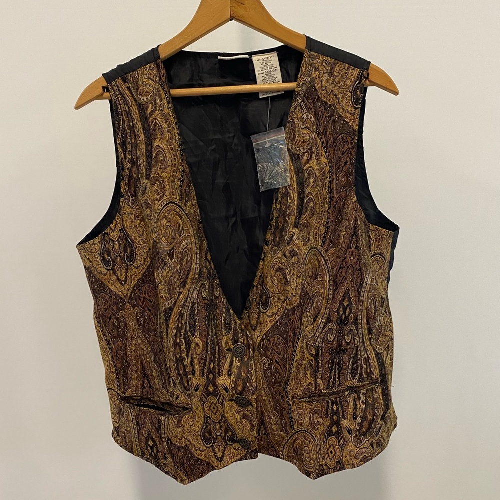 white stag vest